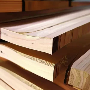 Как структура ламелей влияет на внешний вид и поведение клеёного бруса